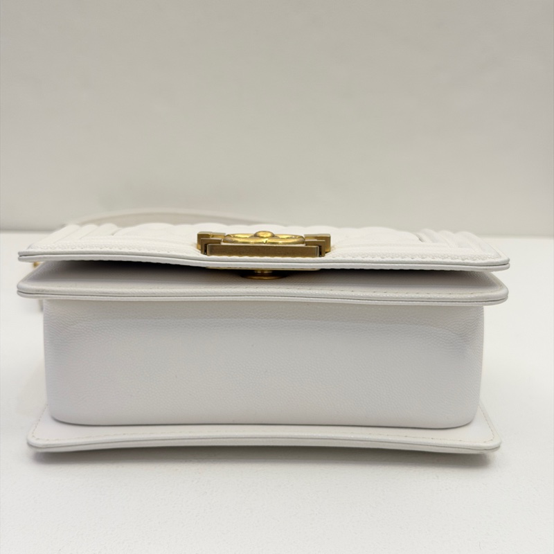 Chanel 白荔枝皮金色logo手把包-5