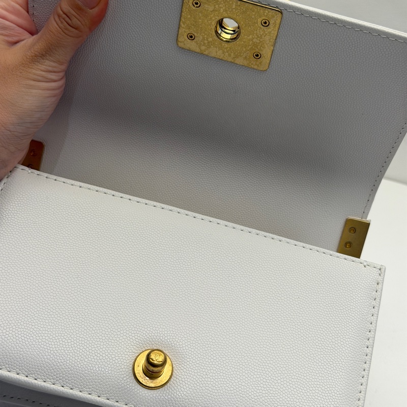 Chanel 白荔枝皮金色logo手把包-6