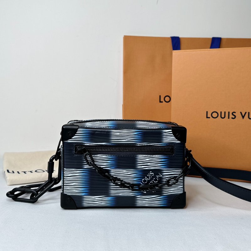 LV 全新Soft Trunk斜背箱包-0
