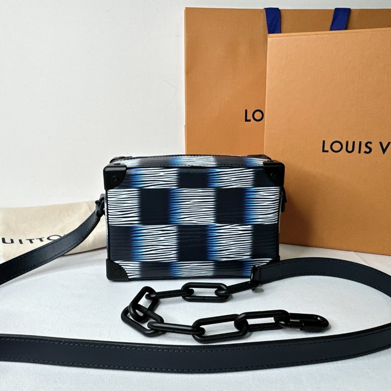 LV 全新Soft Trunk斜背箱包-1