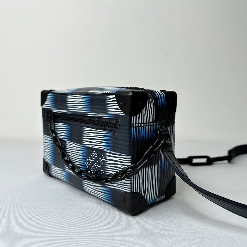 LV 全新Soft Trunk斜背箱包-2