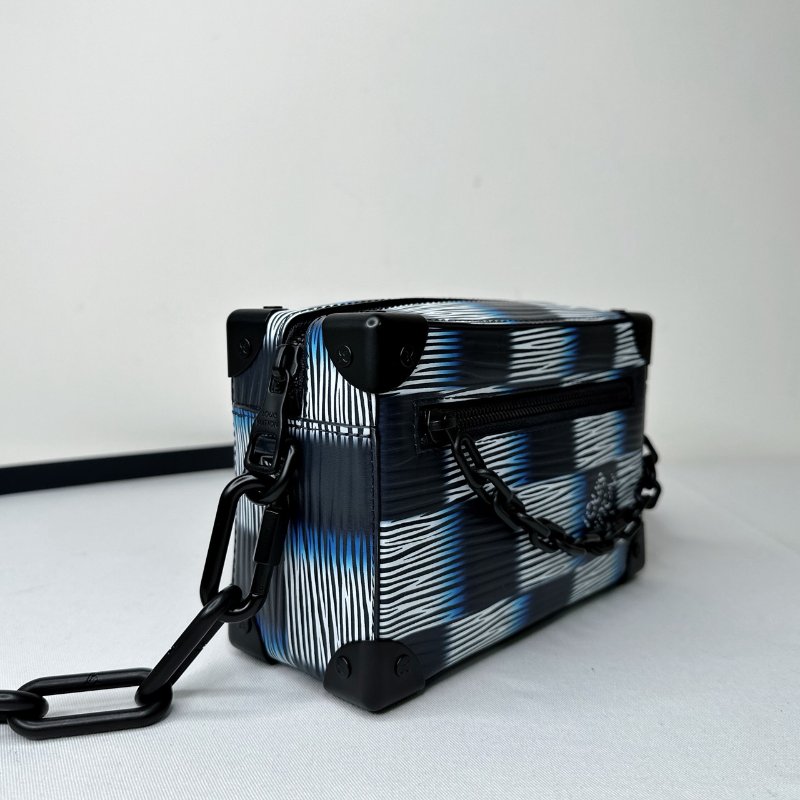 LV 全新Soft Trunk斜背箱包-3