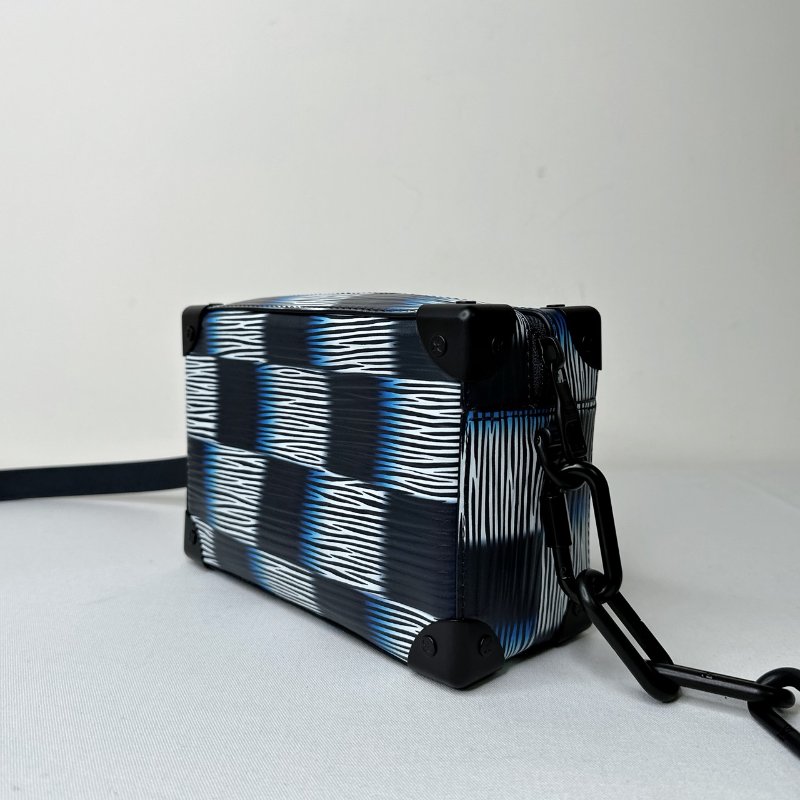 LV 全新Soft Trunk斜背箱包-4