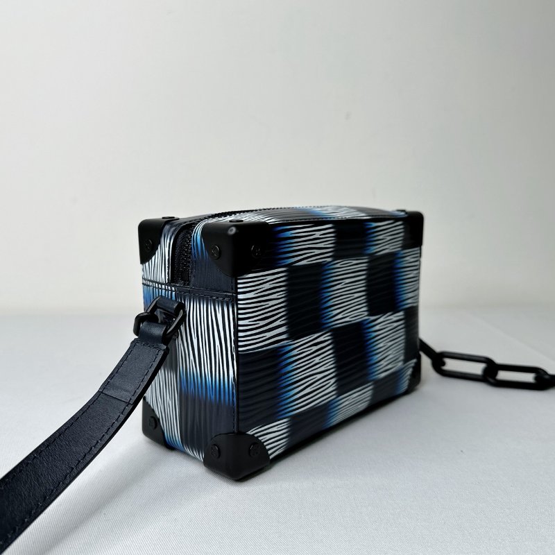 LV 全新Soft Trunk斜背箱包-5