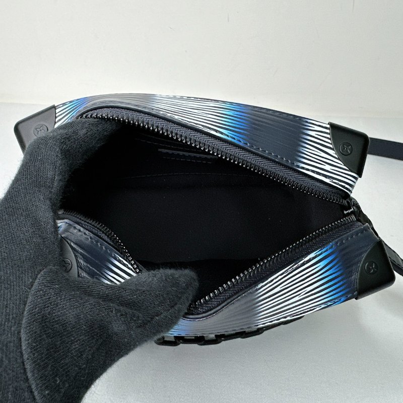 LV 全新Soft Trunk斜背箱包-6