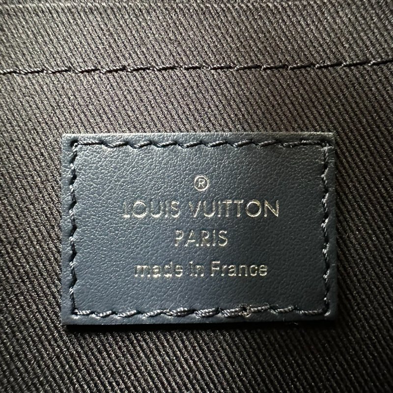 LV 全新Soft Trunk斜背箱包-7