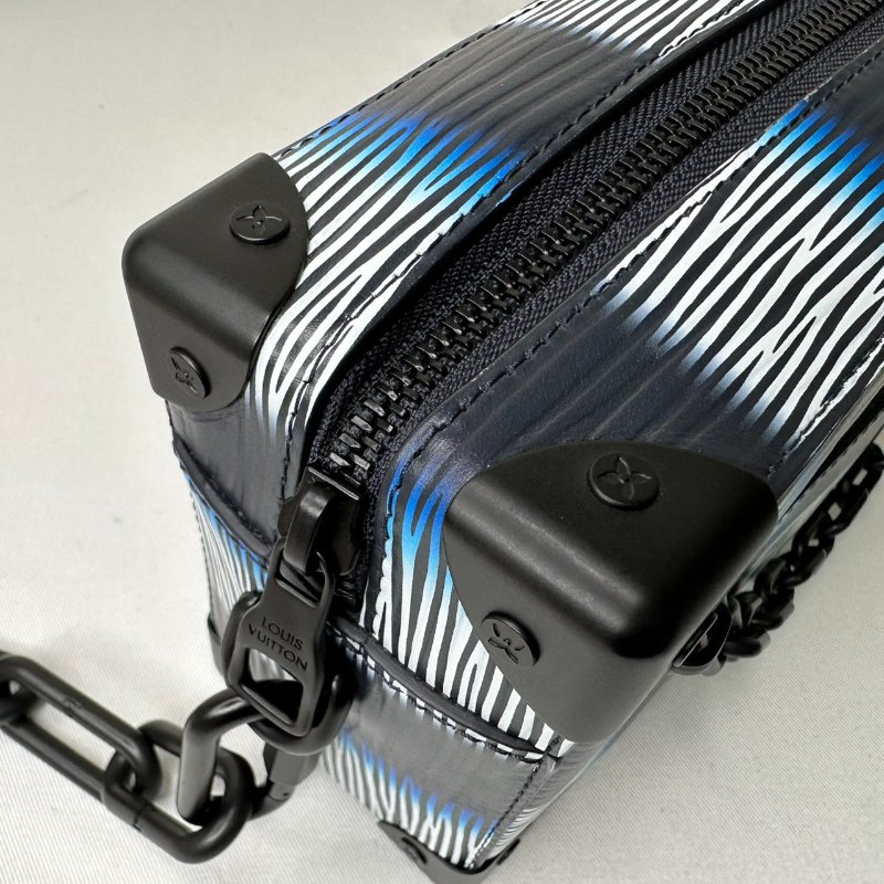 LV 全新Soft Trunk斜背箱包-8