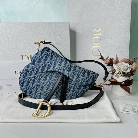 DIOR 全新Oblique刺繡單寧馬鞍包