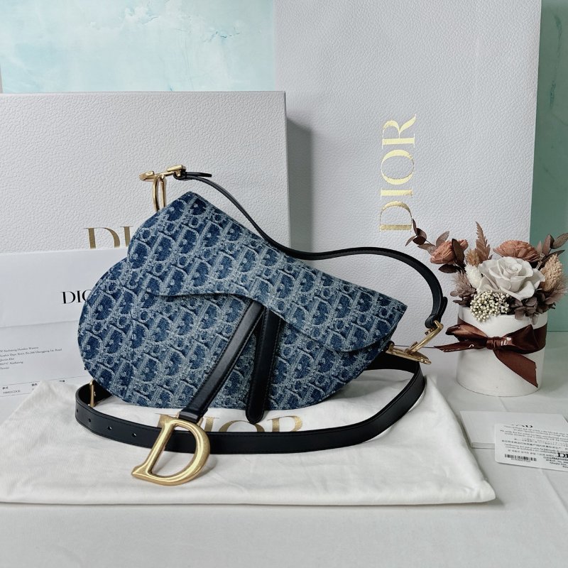 DIOR 全新Oblique刺繡單寧馬鞍包-0