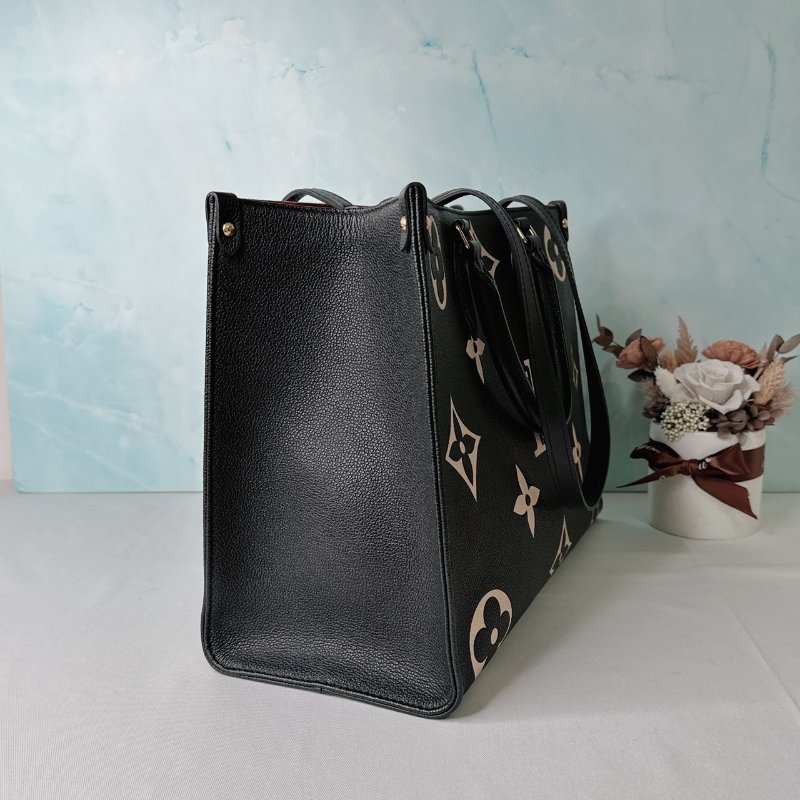 LV OnTheGo MM壓紋托特包-3