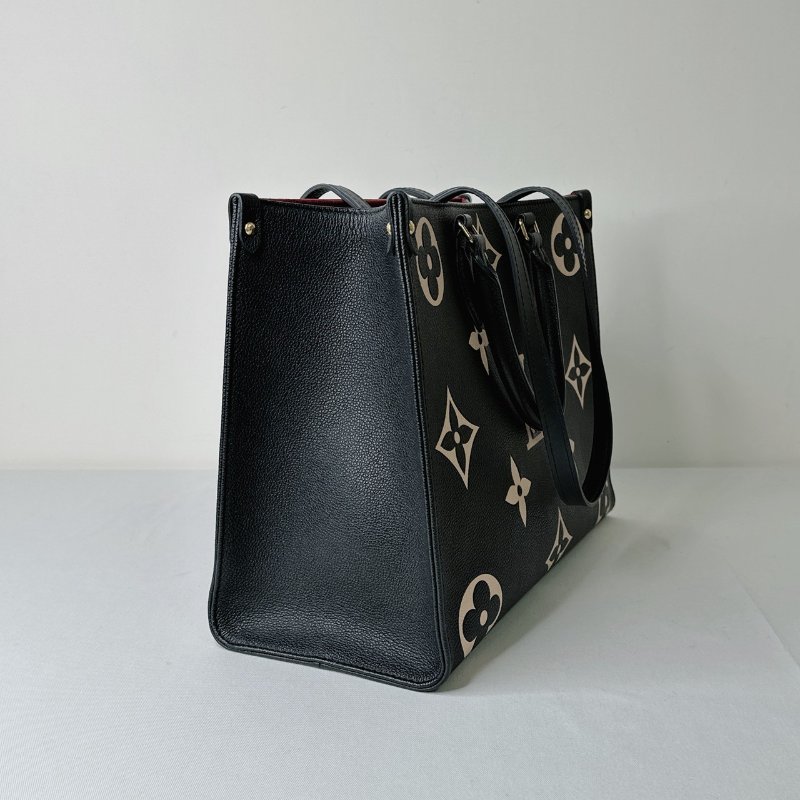 LV OnTheGo MM雙色壓紋托特包-3