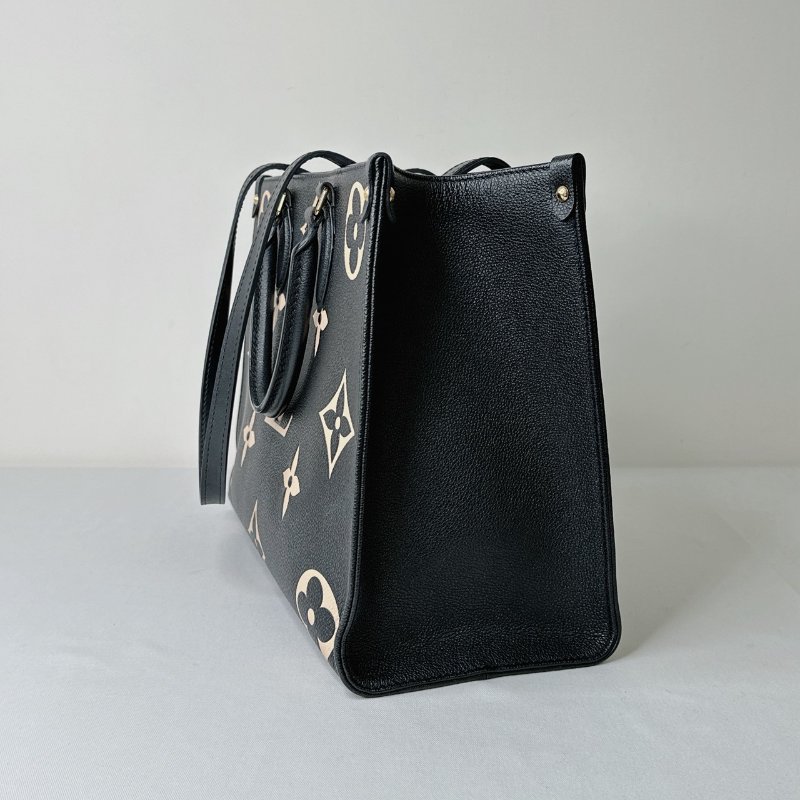 LV OnTheGo MM雙色壓紋托特包-4