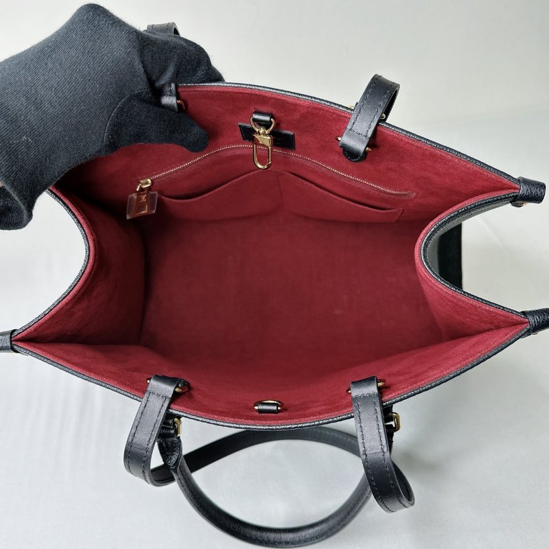 LV OnTheGo MM雙色壓紋托特包-6