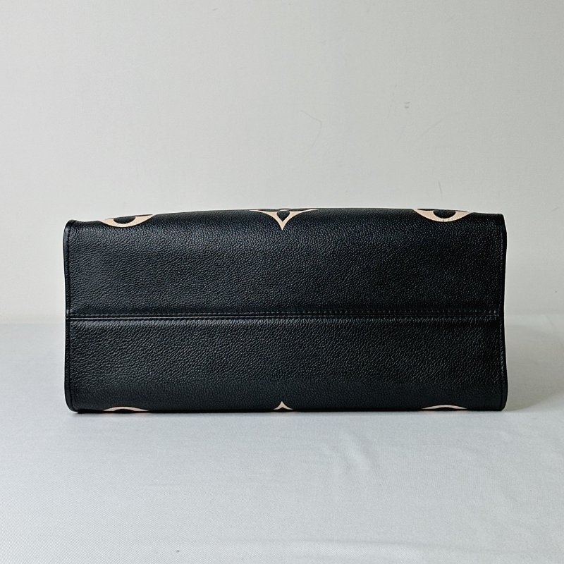 LV OnTheGo MM雙色壓紋托特包-9