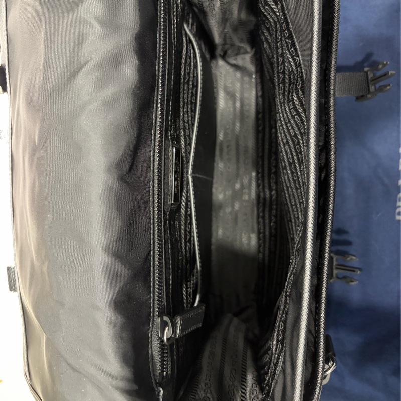 PRADA 2VD768尼龍肩背包 只背過一次-10