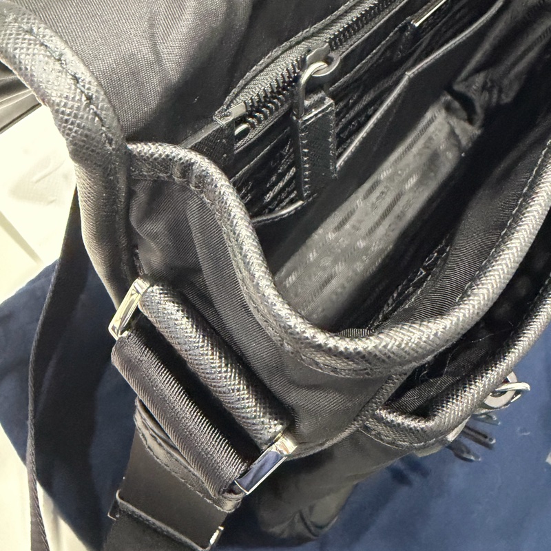 PRADA 2VD768尼龍肩背包 只背過一次-13