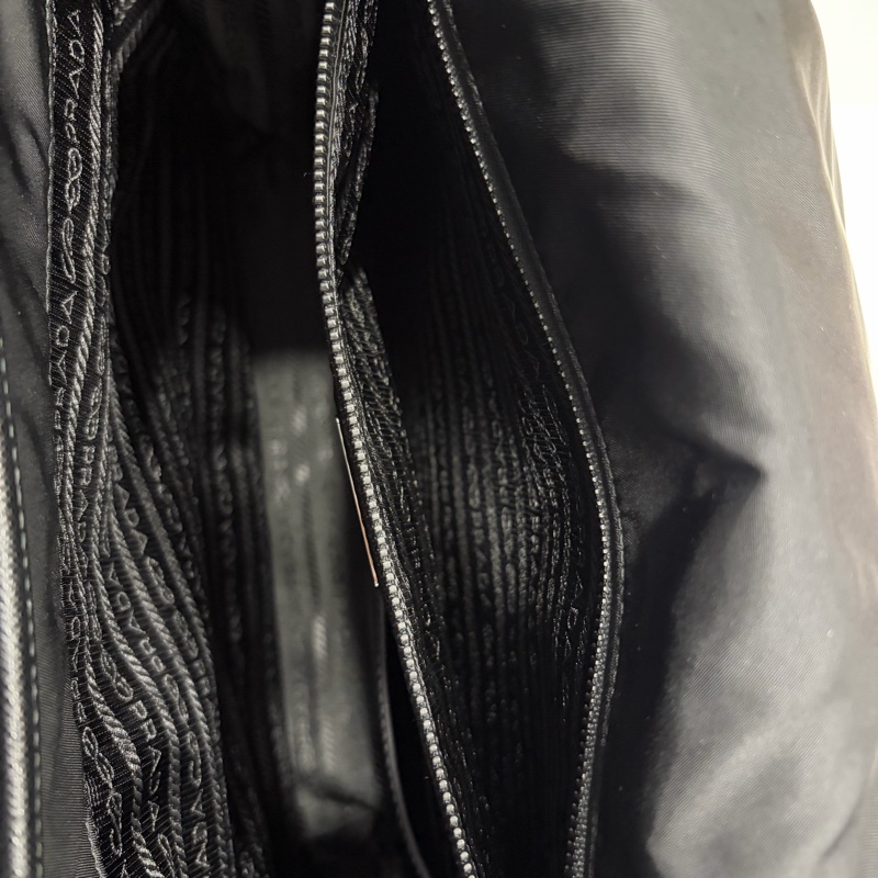 PRADA 2VD768尼龍肩背包 只背過一次-14