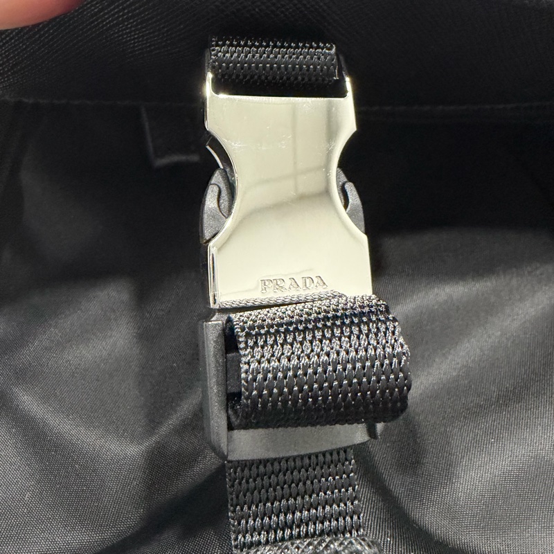 PRADA 2VD768尼龍肩背包 只背過一次-17