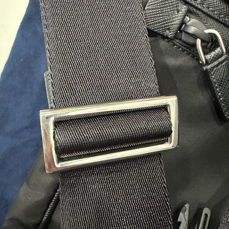 PRADA 2VD768尼龍肩背包 只背過一次-20