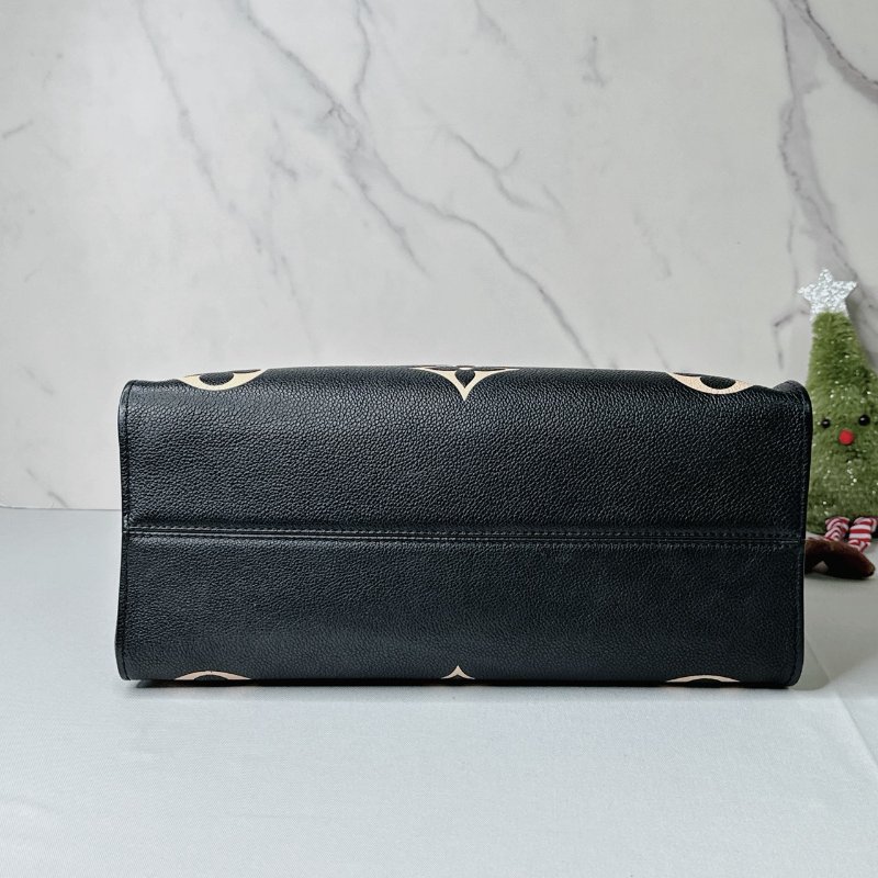 LV OnTheGo MM雙色牛皮托特包-5