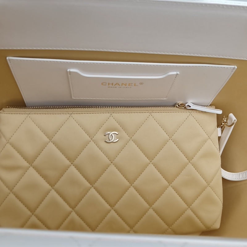 CHANEL 拼色羊皮草編晶片開26C菜籃子手提包大號購物包-5