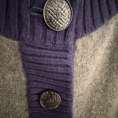 Chanel 三色 (灰色/海軍藍/Malachite 綠) 經典二口袋 cashmere開襟衫-5