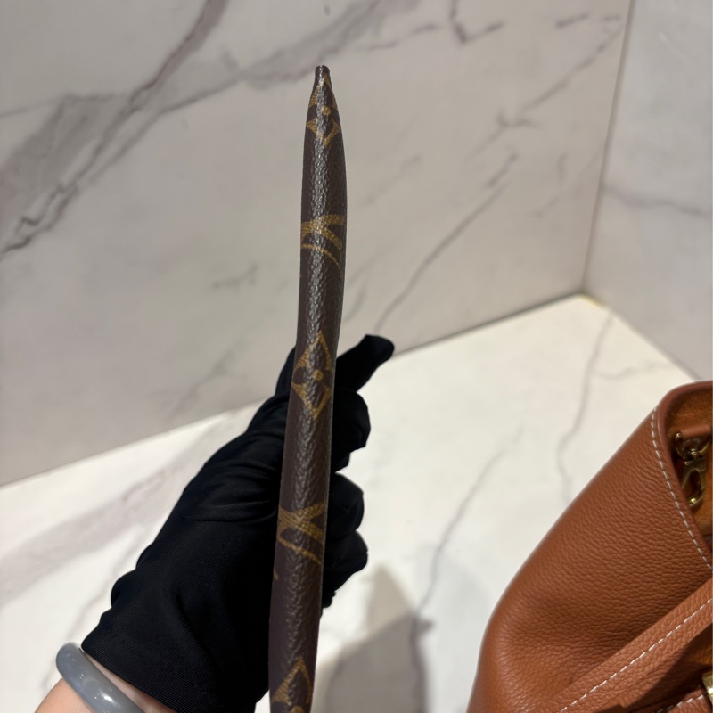 LV M5354 棕全皮鎖頭Hobo-18