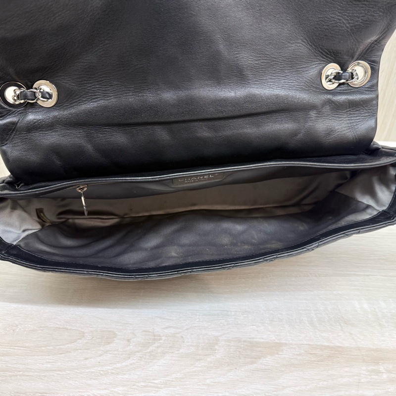 CHANEL黑色菱格紋羊皮銀釦下蓋雨衣兩用鏈包A48556-10