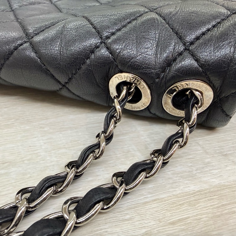 CHANEL黑色菱格紋羊皮銀釦下蓋雨衣兩用鏈包A48556-14