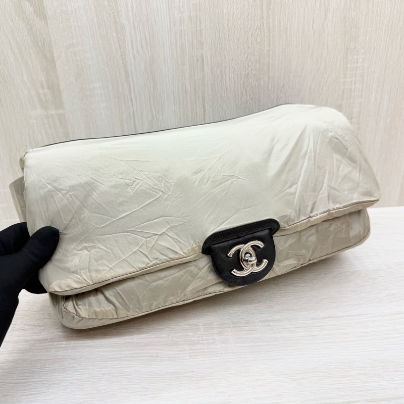 CHANEL黑色菱格紋羊皮銀釦下蓋雨衣兩用鏈包A48556-24