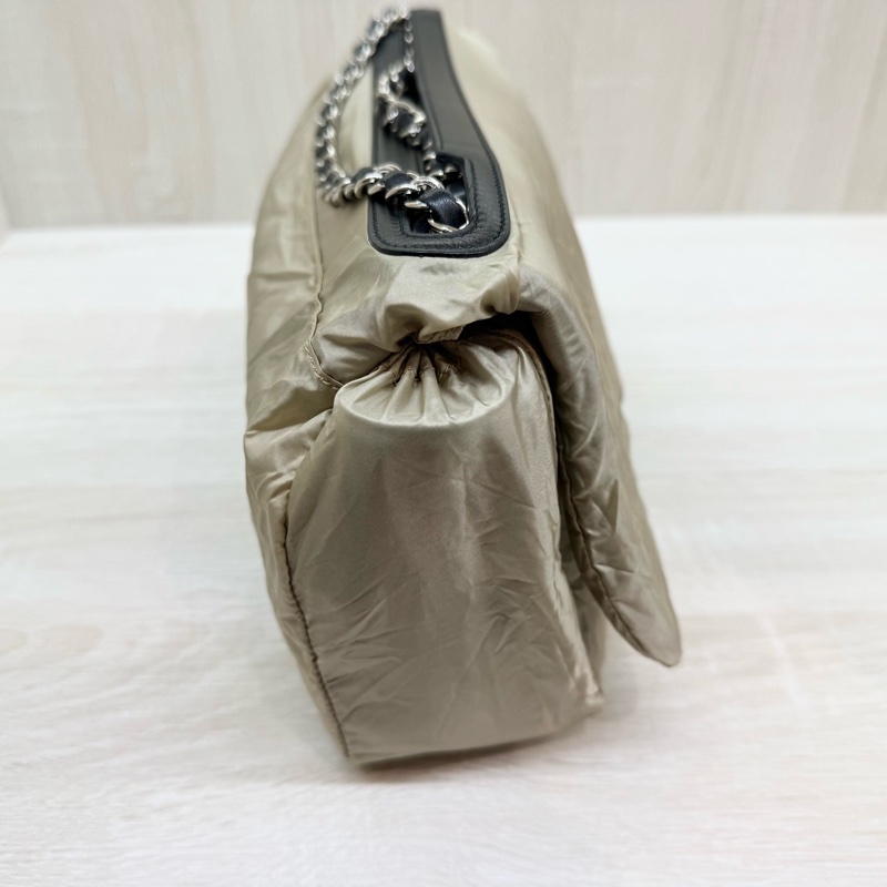 CHANEL黑色菱格紋羊皮銀釦下蓋雨衣兩用鏈包A48556-27