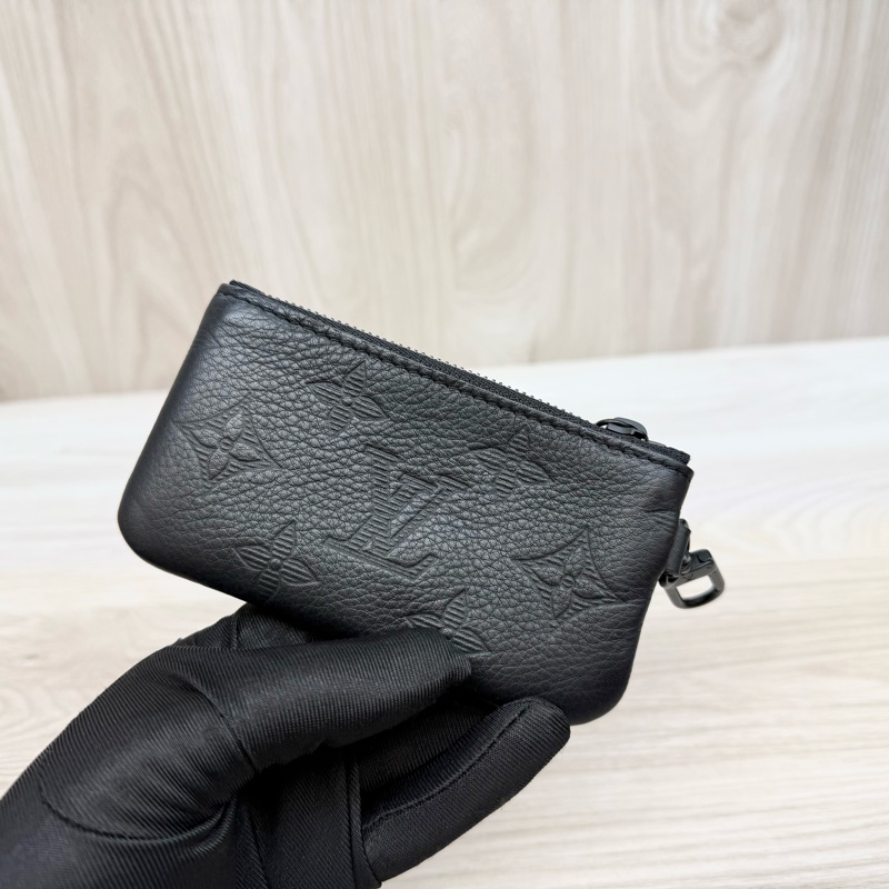 LV黑色牛皮壓紋Trio黑武士郵差包M46602-14