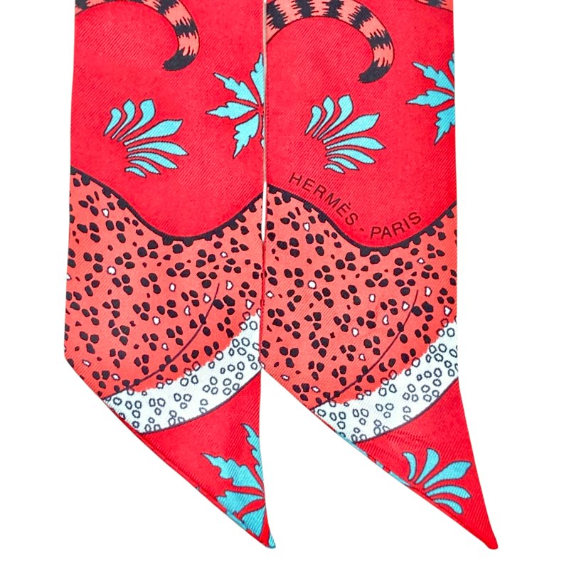 HERMÈS 愛馬仕 CHRISTIANE VAUZELLES LES LEOPARDS TWILLY 絲巾 斜紋真絲 紅色-2