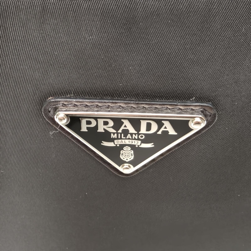 PRADA 黑色尼龍20AW手提降落傘豎版琴譜包-4