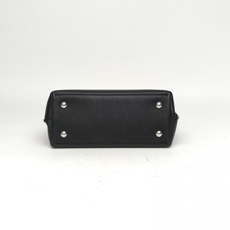 LOUIS VUITTON LockmeEver迷你23黑色牛皮晶片肩背包-3