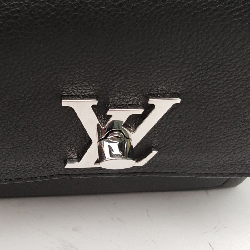 LOUIS VUITTON LockmeEver迷你23黑色牛皮晶片肩背包-4