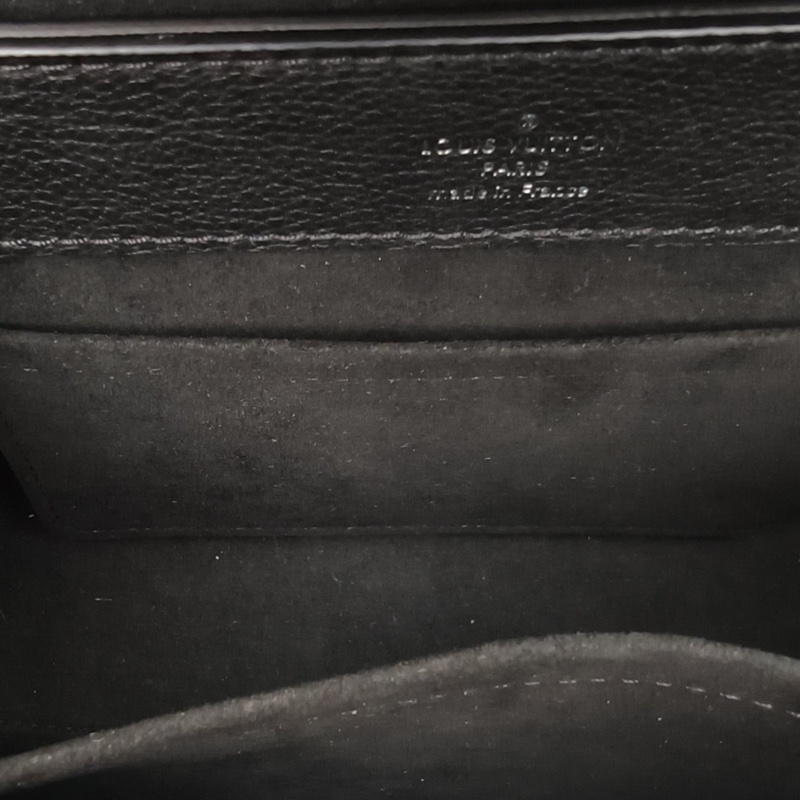 LOUIS VUITTON LockmeEver迷你23黑色牛皮晶片肩背包-5