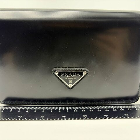 普拉達 亮面皮革鍊條包