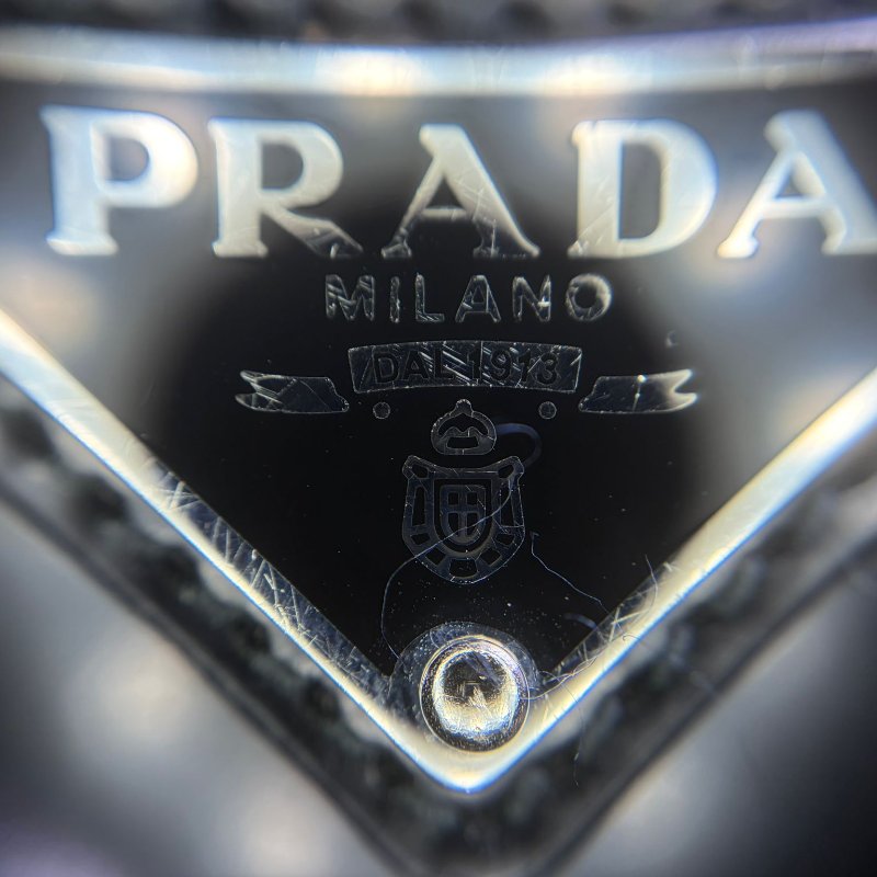 普拉達 亮面皮革鍊條包-7