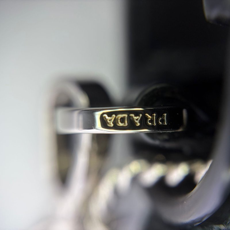 普拉達 亮面皮革鍊條包-21