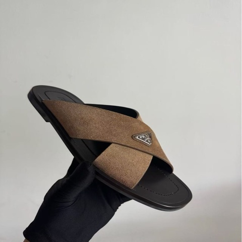 Prada 棕色牛皮新款三角標拖鞋39 39.5 40 40.5