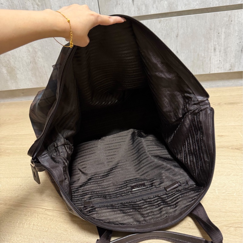 PRADA 咖啡 格紋  尼龍 鎖頭 行李袋 登機包 登機袋 手提包 購物袋 肩背包 側背包-23