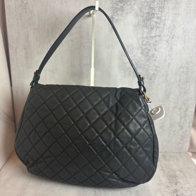 chanel 黑色荔枝皮 金扣 大logo 兩用包-1