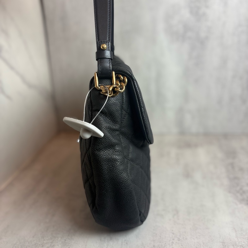 chanel 黑色荔枝皮 金扣 大logo 兩用包-2