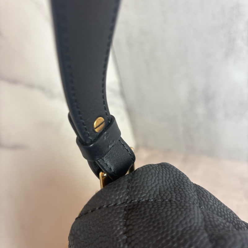 chanel 黑色荔枝皮 金扣 大logo 兩用包-8