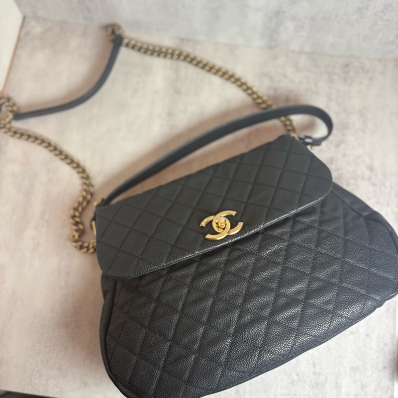 chanel 黑色荔枝皮 金扣 大logo 兩用包-15