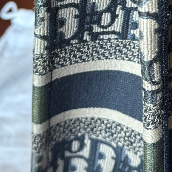 DIOR small book tote 台灣專櫃買-10