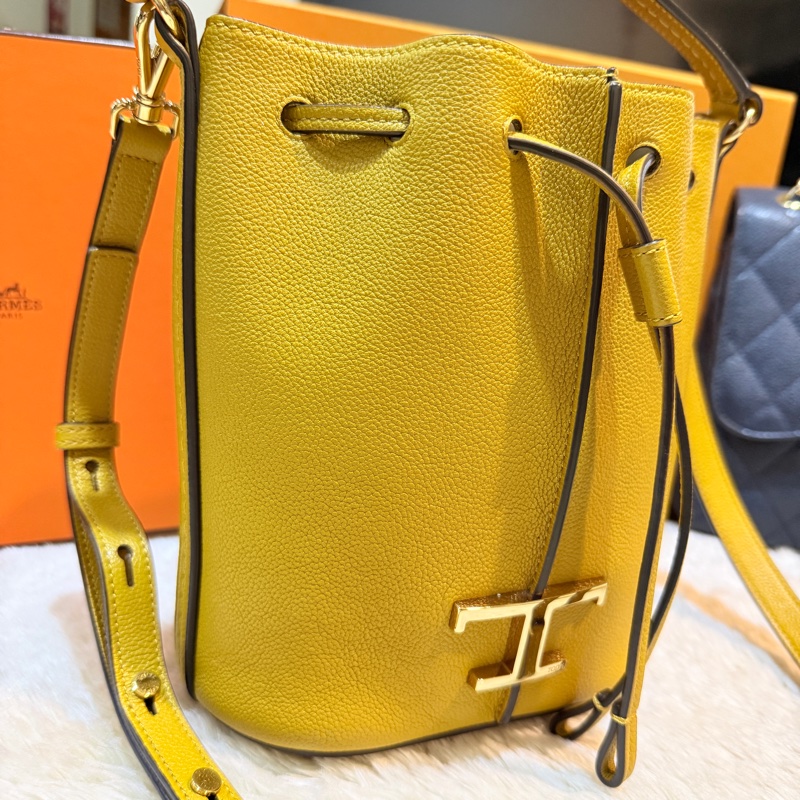 櫃上快三折🫨甜售💛皮質真的好TOD’S全牛皮 招財黃 斜背包 小水桶-2