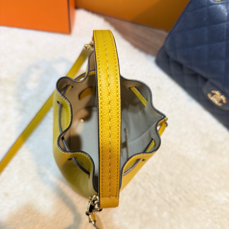 櫃上快三折🫨甜售💛皮質真的好TOD’S全牛皮 招財黃 斜背包 小水桶-7