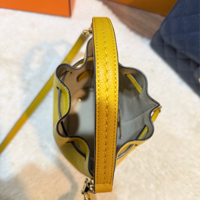 櫃上快三折🫨甜售💛皮質真的好TOD’S全牛皮 招財黃 斜背包 小水桶-8